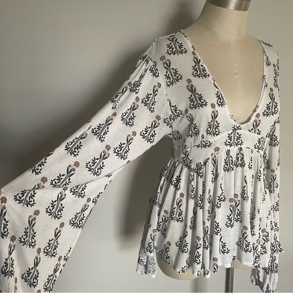 Free People deep v neck long sleeve asymmetrical top size S - Picture 3 of 7